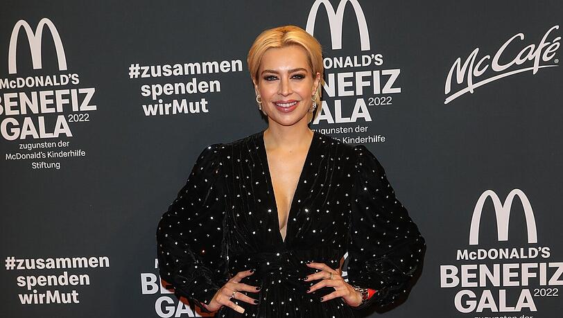 Verena Kerth wagt sich bei "Ich bin ein Star - Holt mich hier raus!" wieder ins Trash-TV. Verena Kerth wagt sich bei "Ich bin ein Star - Holt mich hier raus!" wieder ins Trash-TV.