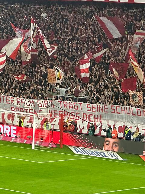 Sprechen sich gegen eine Hospitanz von Jérôme Boateng aus: die Ultras des FC Bayern.