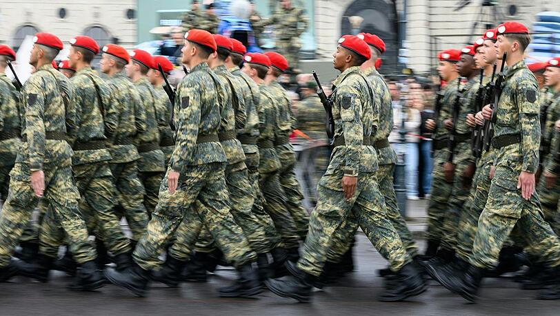 Ein Gericht entschied: Auch M&auml;nner in der &ouml;sterreichischen Armee d&uuml;rfen eine Pferdeschwanz-Frisur tragen. (Symbolbild)