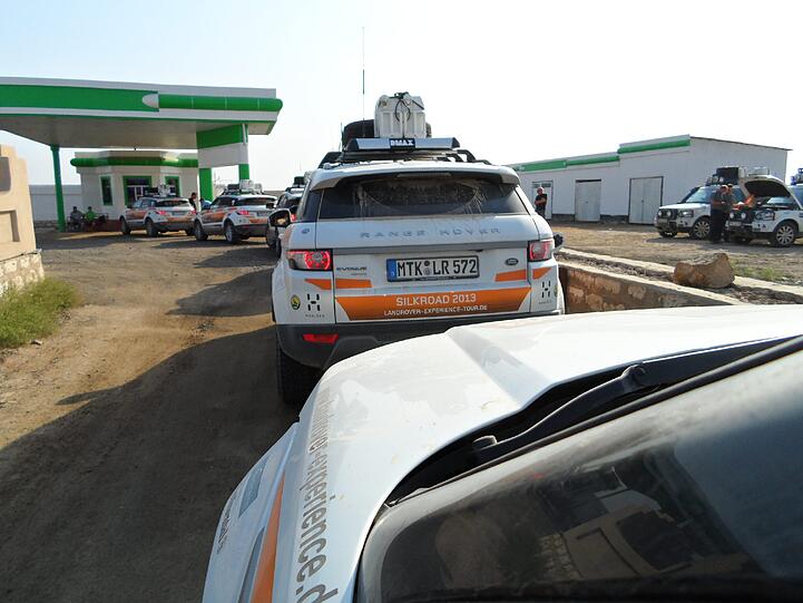 Abenteuer Tanken: In Usbekistan gibt es unzählige Tankstellen &ndash; aber die wenigsten haben auch Sprit.
