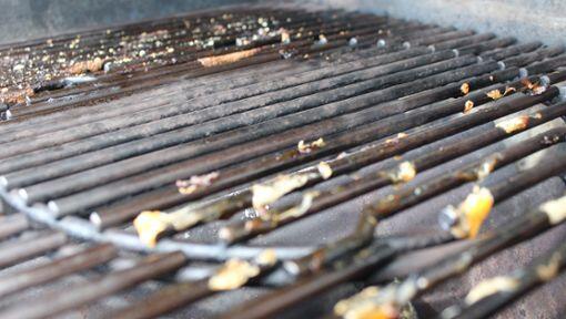 Den Grillrost stets sauber halten
