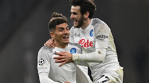 Giovanni Di Lorenzo (l) erhöhte für Neapel auf 2:0.