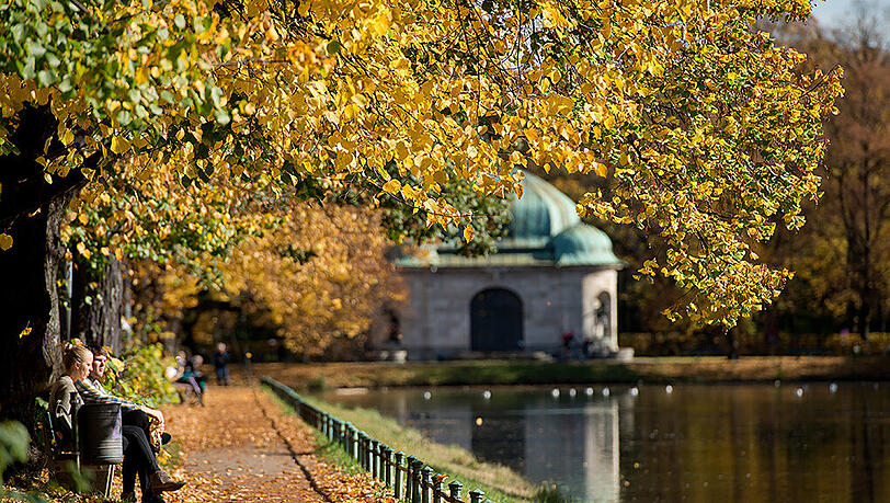 So schön war der Oktober in München vor zwei Jahren. Dieses Jahr soll es wieder ähnlich werden. (Archivbild) So schön war der Oktober in München vor zwei Jahren. Dieses Jahr soll es wieder ähnlich werden. (Archivbild)