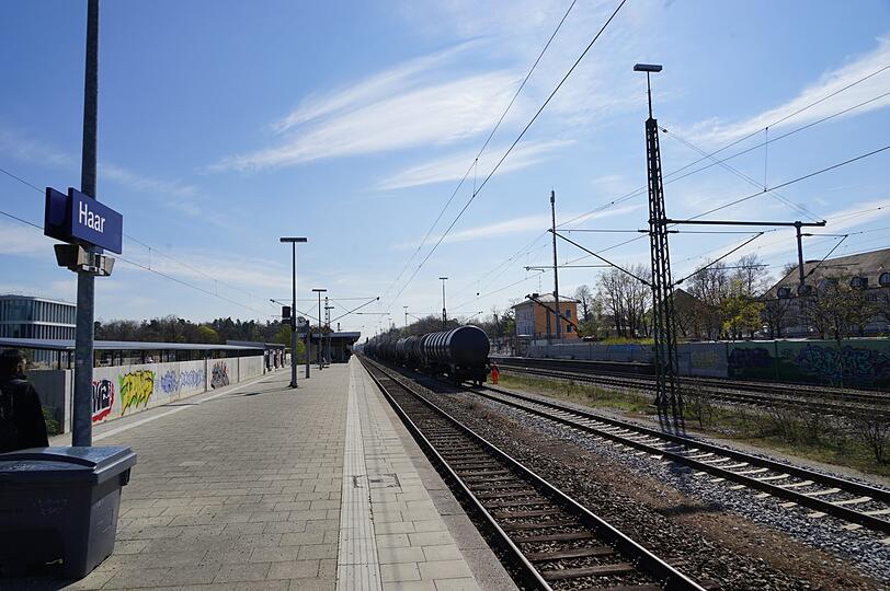 Tödlicher Unfall: Ein 17-Jähriger ist bei München auf einen Güterwaggon geklettert. Er erlitt einen Stromschlag.