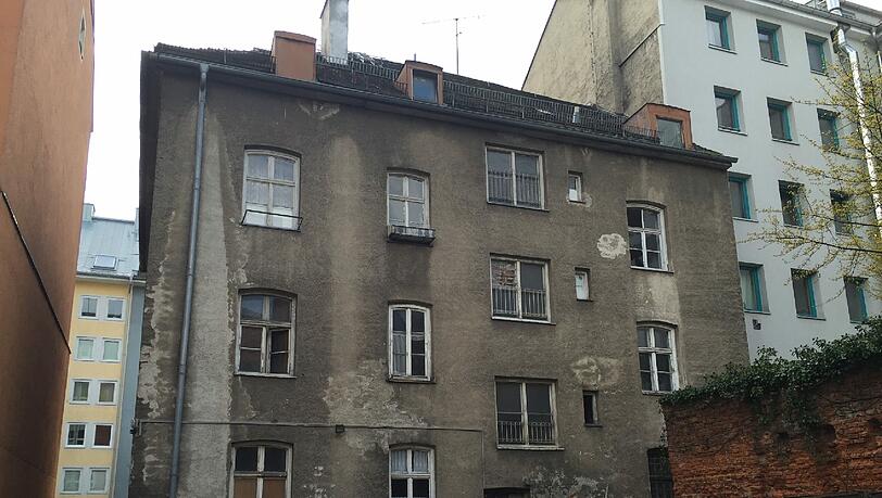Das Geisterhaus in der Gabelsbergerstraße. Das Geisterhaus in der Gabelsbergerstraße.