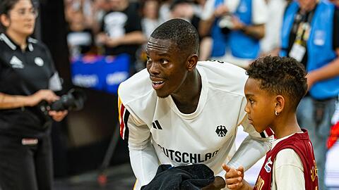 Dennis Schr&ouml;der m&ouml;chte die Jugend f&uuml;r den Basketball begeistern. (Archivfoto)