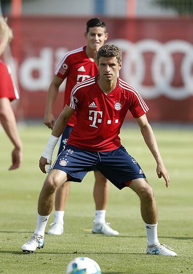 James mit Thomas Müller.