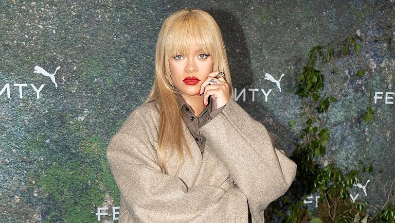 Rihanna mit neuer Haarfarbe beim Launch ihrer neuen Fenty x Puma Kollaboration.