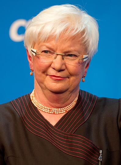 Dort ist ihre Stiefmutter Gerda Hasselfeld als CSU-Landesgruppen-Chefin eine der mächtigsten Frauen