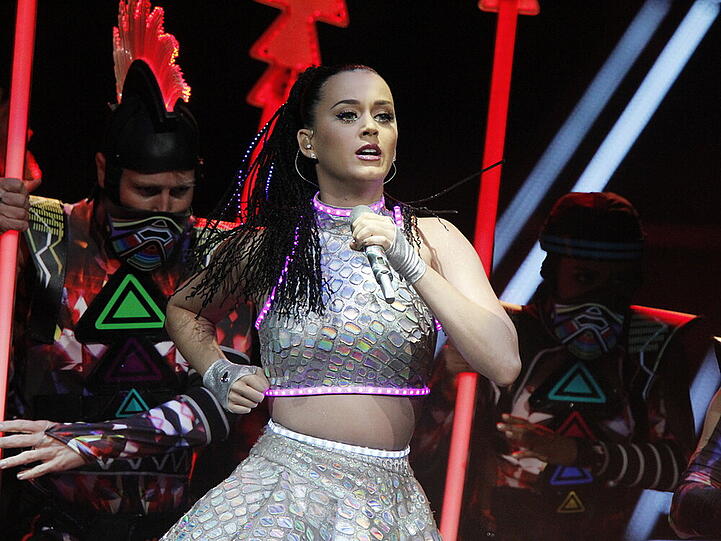 Auch auf der Bühne steht sie ihren Mann: Katy Perry im Juni bei einem Auftritt in Nashville