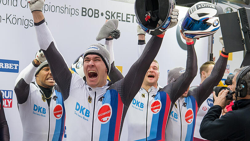 Jubel im Ziel: Die Fahrer des Vierer-Bob mit Joshua Bluhm (l-r), Matthias Kagerhuber, Johannes Lochner und Christian Rasp.