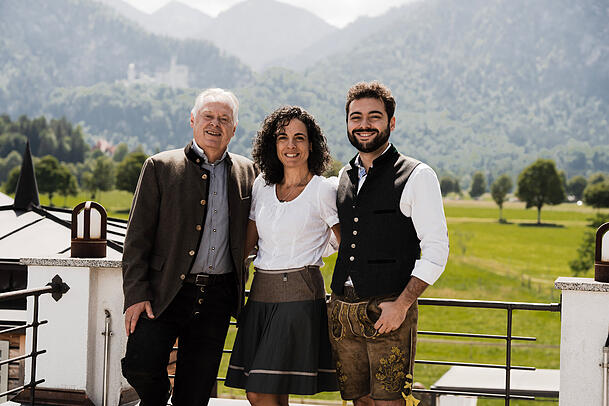 Die Hotel-Chefs: Erhard und Giselle Thurm mit Sohn Alexander.