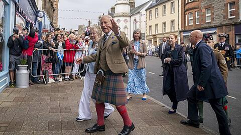 König Charles lässt sich gerne im Kilt sehen. König Charles lässt sich gerne im Kilt sehen.
