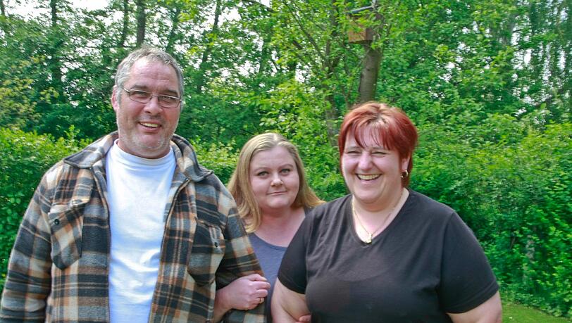 Super Rettungsteam: Die Ronhofer Petra Weger, Schwiegertochter Jolante Wimmer und ihr Mitbewohner Willi Niederwisser (von rechts). Super Rettungsteam: Die Ronhofer Petra Weger, Schwiegertochter Jolante Wimmer und ihr Mitbewohner Willi Niederwisser (von rechts).