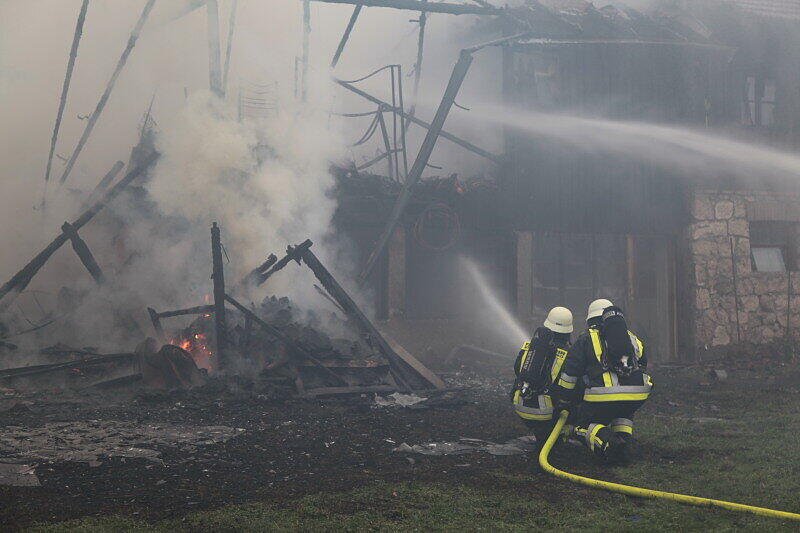 Warum der Bauernhof in Hagenberg in Flammen aufging, ist bisher nicht bekannt.