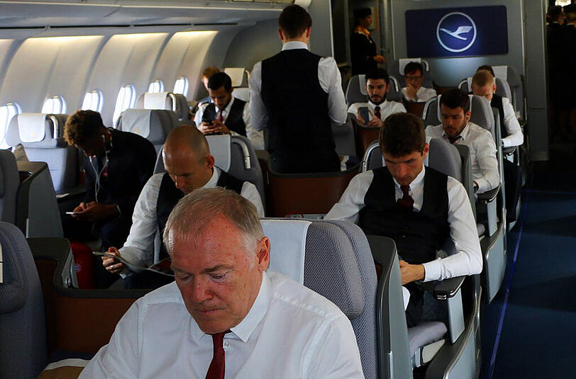 Hermann Gerland (vorne) und Co. unmittelbar vor dem Abflug.