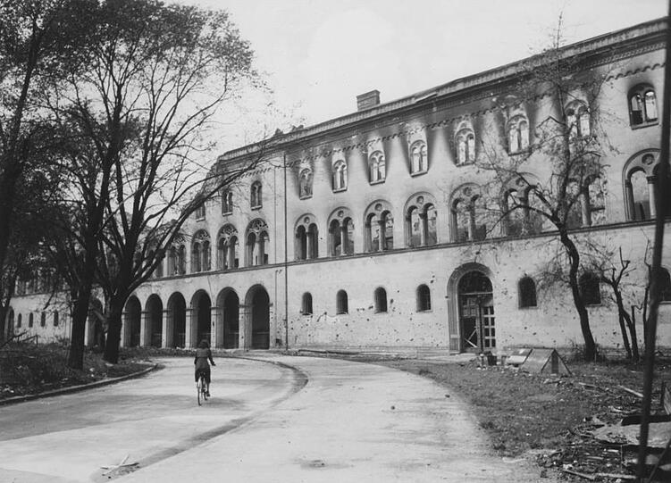 Die zerstörte Ludwig-Maximilians-Universität im Jahr 1944.