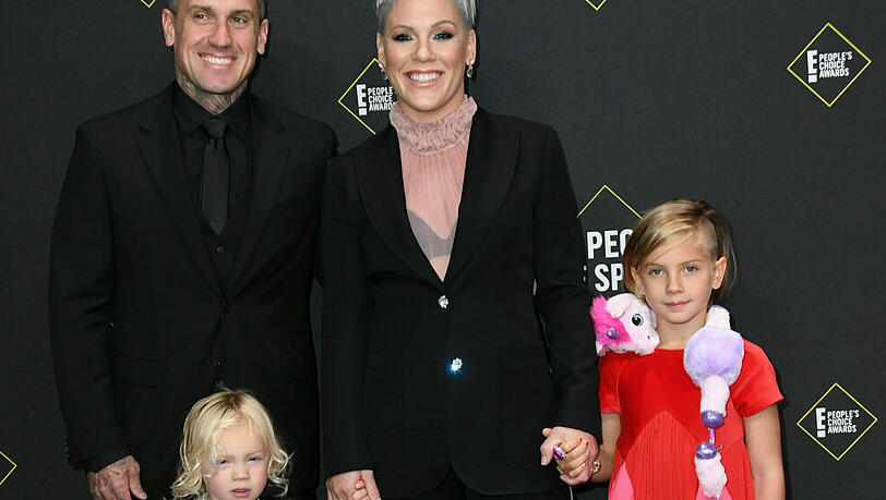 Pink mit ihrer Familie auf dem roten Teppich Pink mit ihrer Familie auf dem roten Teppich