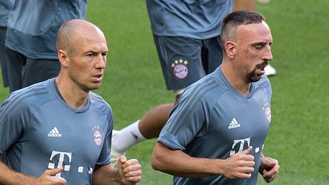Arjen Robben (l) und Franck Ribery nehmen am Training teil. Foto: Sven Hoppe/Archiv