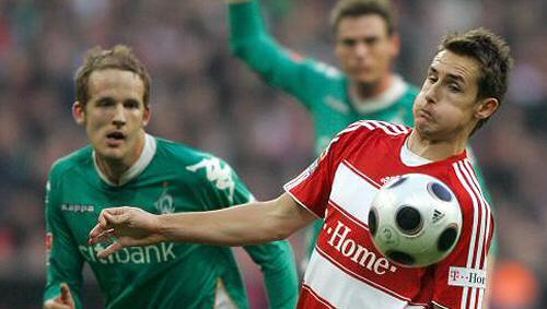 Miroslav Klose: Ein Schüsschen, eine Vorlage, ansonsten unauffällig im Spiel gegen seinen Ex-Club.