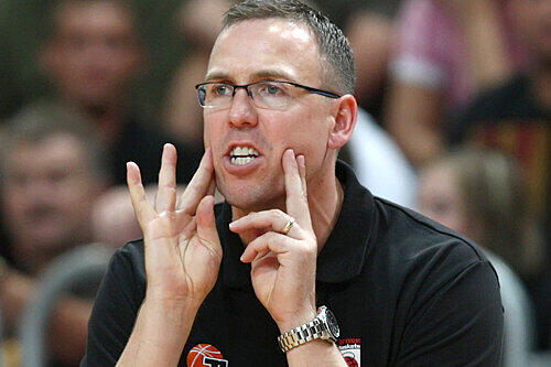 &bdquo;So langsam finden wir uns als Team&ldquo;: Bambergs Basketball-Trainer Chris Fleming.