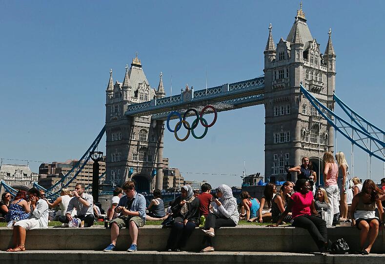 Auch die Towerbridge wurde olympisch geschmückt.