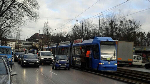 Eine Art Knall und dann geht plötzlich nichts mehr: Es gab eine Panne auf der Tramlinie 16 und 17 am Dienstagmorgen. Eine Art Knall und dann geht plötzlich nichts mehr: Es gab eine Panne auf der Tramlinie 16 und 17 am Dienstagmorgen.