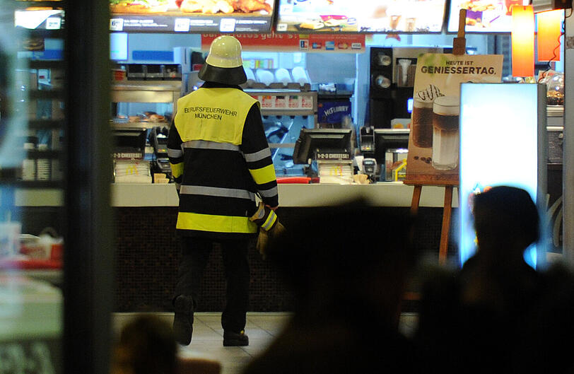 Großeinsatz am Freitagabend: Polizei und Feuerwehr im Münchner Tal.