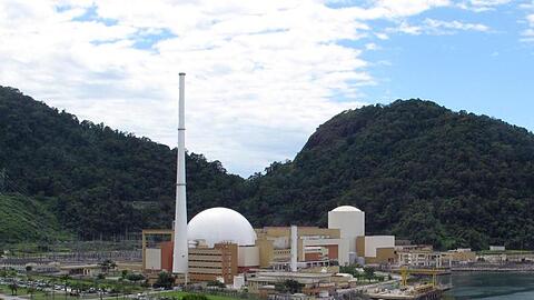 Der Druckwasserreaktor Angra III entsteht derzeit in Angra dos Reis, rund 150 Kilometer südlich von Rio de Janeiro.