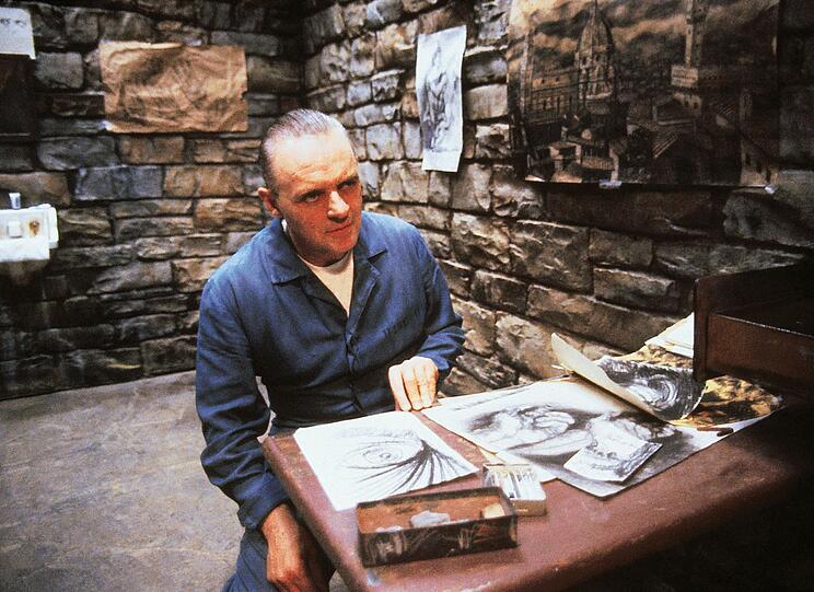 Dr. Hannibal Lecter (Anthony Hopkins) sitzt seit Jahren im Hochsicherheitstrakt eines psychiatrischen Gefängnisses. Dr. Hannibal Lecter (Anthony Hopkins) sitzt seit Jahren im Hochsicherheitstrakt eines psychiatrischen Gefängnisses.