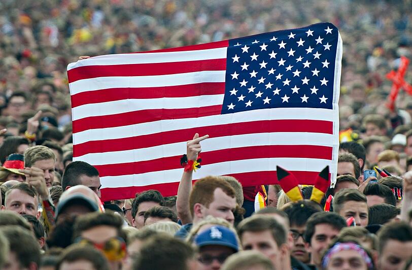 Public Viewing bei Deutschland gegen die USA. Die Bilder von der Berliner Fanmeile.
