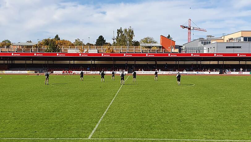 Die Obinger Goaßlschnalzer sorgen für Stimmung im Jahnstadion. Die Obinger Goaßlschnalzer sorgen für Stimmung im Jahnstadion.