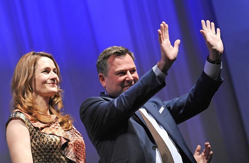 CSU-Kandidat Josef Schmid bedankt sich bei seinen Anhängern.