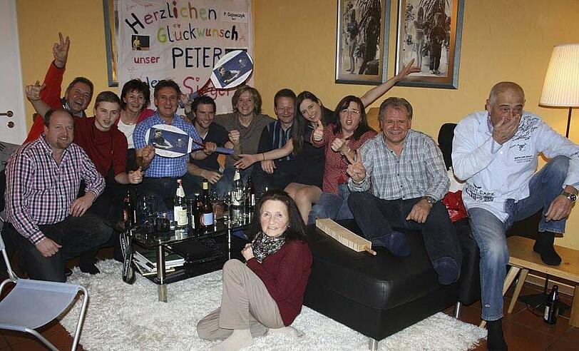 Zusammen mit ihrem Mann Reinhard und vielen Freunden verfolgte Peter Gojowczyks Mutter Maria das bisher größte Spiel ihres Sohnes.