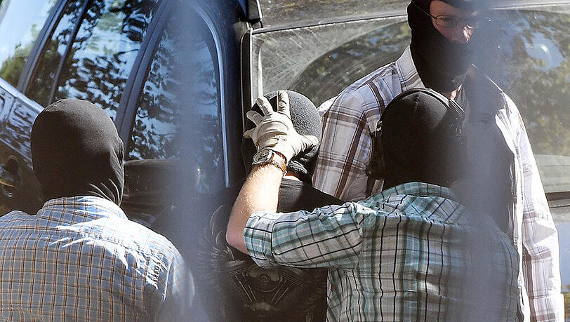 Die Terrorverdächtigen wurden am Bundesgerichtshof in Karlsruhe dem Ermittlungsrichter vorgeführt. Die Terrorverdächtigen wurden am Bundesgerichtshof in Karlsruhe dem Ermittlungsrichter vorgeführt.
