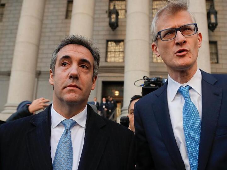 Michael Cohen (l.), Ex-Anwalt von Donald Trump, verlässt mit seinem Anwalt Guy Petrillo das Bundesgericht.