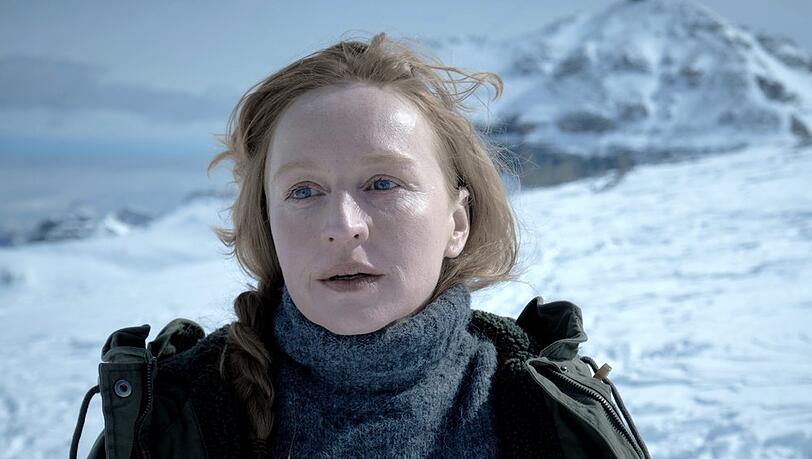 "Schnee": Lucia (Brigitte Hobmeier) am Muttstein.