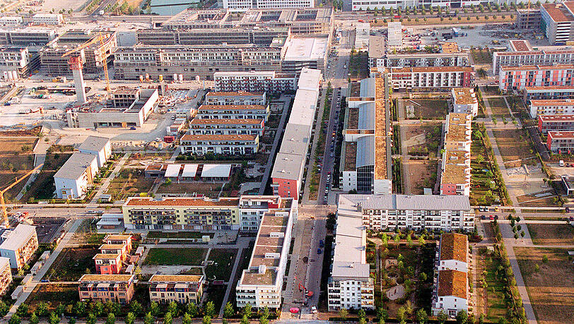Wo neu gebaut wird, müssen auch Straßen her (hier ein altes Bild der Messe Riem). Doch immer noch sind viele Straßen in München nicht abgerechnet. Wo neu gebaut wird, müssen auch Straßen her (hier ein altes Bild der Messe Riem). Doch immer noch sind viele Straßen in München nicht abgerechnet.