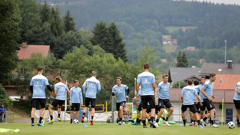 Die Löwen während einer Trainingseinheit in Bodenmais.
