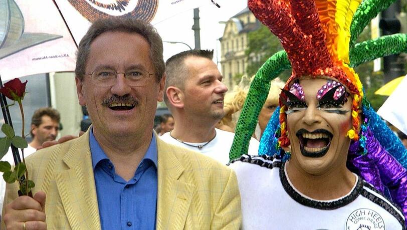 Schon in den 90ern am Regieren - und Feiern - mit der Rathaus-Spitze. Thomas Niederbühl hinter SPD-OB Christian Ude bei einer CSD-Parade. Schon in den 90ern am Regieren - und Feiern - mit der Rathaus-Spitze. Thomas Niederbühl hinter SPD-OB Christian Ude bei einer CSD-Parade.