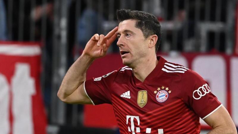 Münchens Robert Lewandowski jubelt nach einem Treffer.