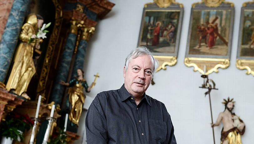 „Ja, ich habe eine Tochter“: Priester Stefan Hartmann in der alten Kirche St. Bartholomäus in Oberhaid bei Bamberg. „Ja, ich habe eine Tochter“: Priester Stefan Hartmann in der alten Kirche St. Bartholomäus in Oberhaid bei Bamberg.
