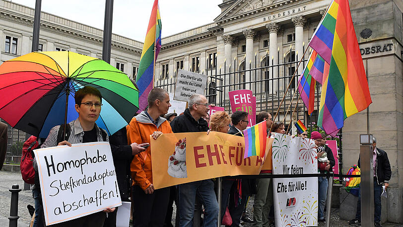 Mit einem Mammutprogramm von weit mehr als 100 Tagesordnungspunkten geht der Bundesrat in seine letzte Sitzung vor der Sommerpause.