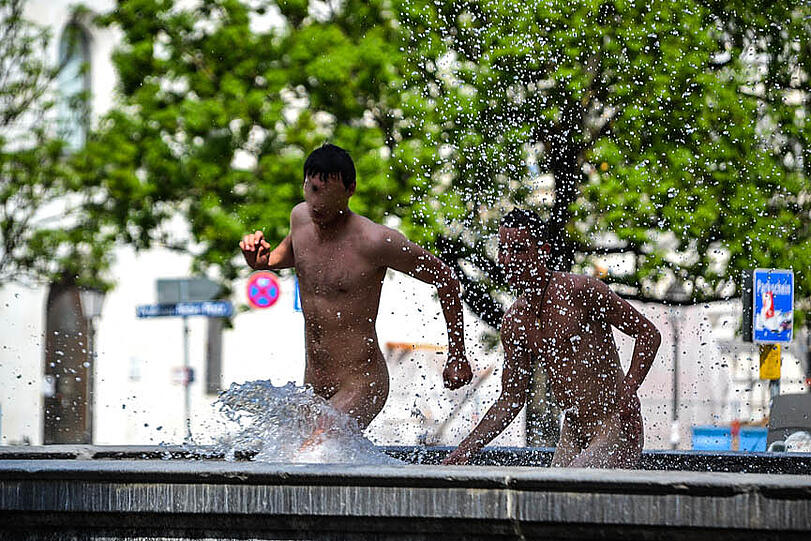Die Nackedeis vom Geschwister-Scholl-Platz. Die Bilder.