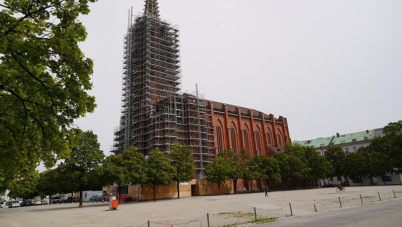 Zu Fuß einen Kilometer weg vom Gärtnerplatz: der Mariahilfplatz. Hierhin könnte man Feiernde umleiten, schlägt Thomas Lechner vor. Zu Fuß einen Kilometer weg vom Gärtnerplatz: der Mariahilfplatz. Hierhin könnte man Feiernde umleiten, schlägt Thomas Lechner vor.