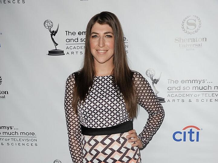 Mayim Bialik ist nicht nur in der Serie ein kluger Kopf - 2012 erschien ihr Buch "Beyond the Slings"