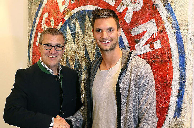 FCB-Finanzvorstand Jan-Christian Dreesen mit der neuen Nummer zwei Sven Ulreich.