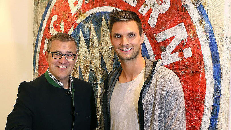 FCB-Finanzvorstand Jan-Christian Dreesen mit der neuen Nummer zwei Sven Ulreich.