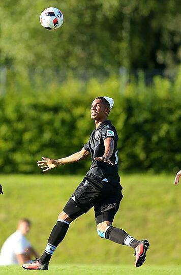 Am Freitagabend fand das Testspiel zwischen dem TSV 1860 und dem FC Basel statt. Sascha Mölders rettete den Löwen durch ein Tor in den letzten Minuten das 1:1-Unentschieden. Die Bilder.