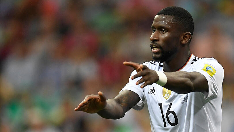 Antonio Rüdiger (25, FC Chelsea, 23/1): Dürfte der einzige WM-Fahrer sein, der weithin unerkannt im Straßencafe sitzen kann. Fulminante Freistöße, scharfe Flanken. Jedoch nur zweiter Mann hinten links - sofern Hector fit ist, besteht kaum eine Chance auf Einsätze.